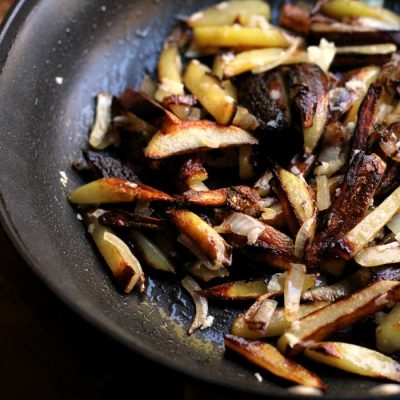 Russian Home Fries- ЖАРЕНАЯ КАРТОШКА from Girl and the Kitchen