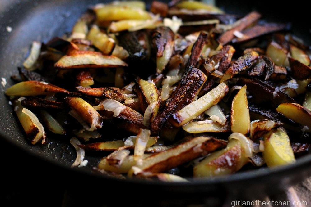 Russian Home Fries- ЖАРЕНАЯ КАРТОШКА from Girl and the Kitchen
