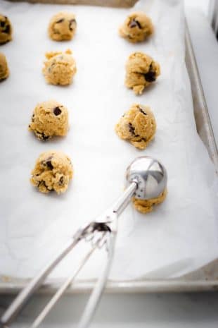 How to Make Chocolate Chip Cookies